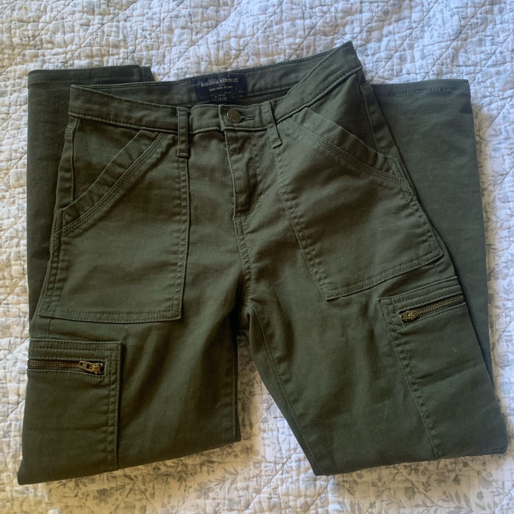 Banana Republic | high rise skinny cargo pants
